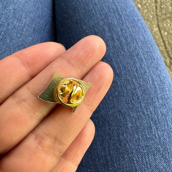 ✨Ecuadorian Flag Enamel Pin Yellow Blue Red Broch Patriotic National Emblem✨ - Picture 3 of 7